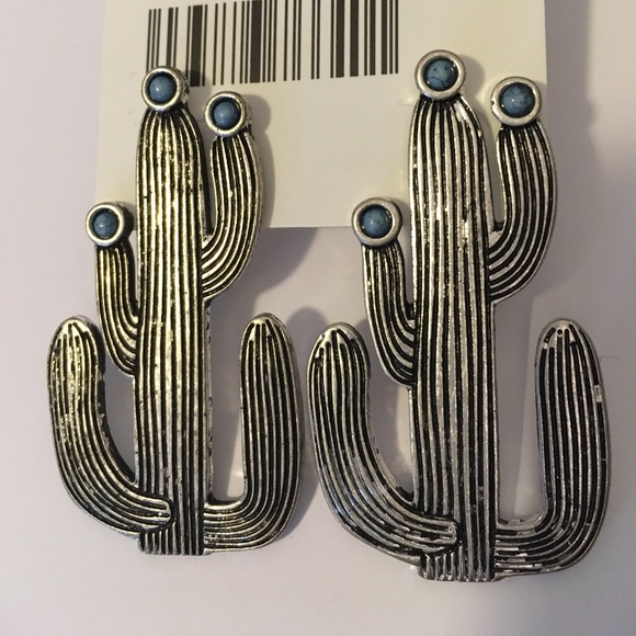 Mango Jewelry - Statement Stud Earrings